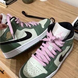 Nike Air Jordan 1 Mid SE 'Dutch